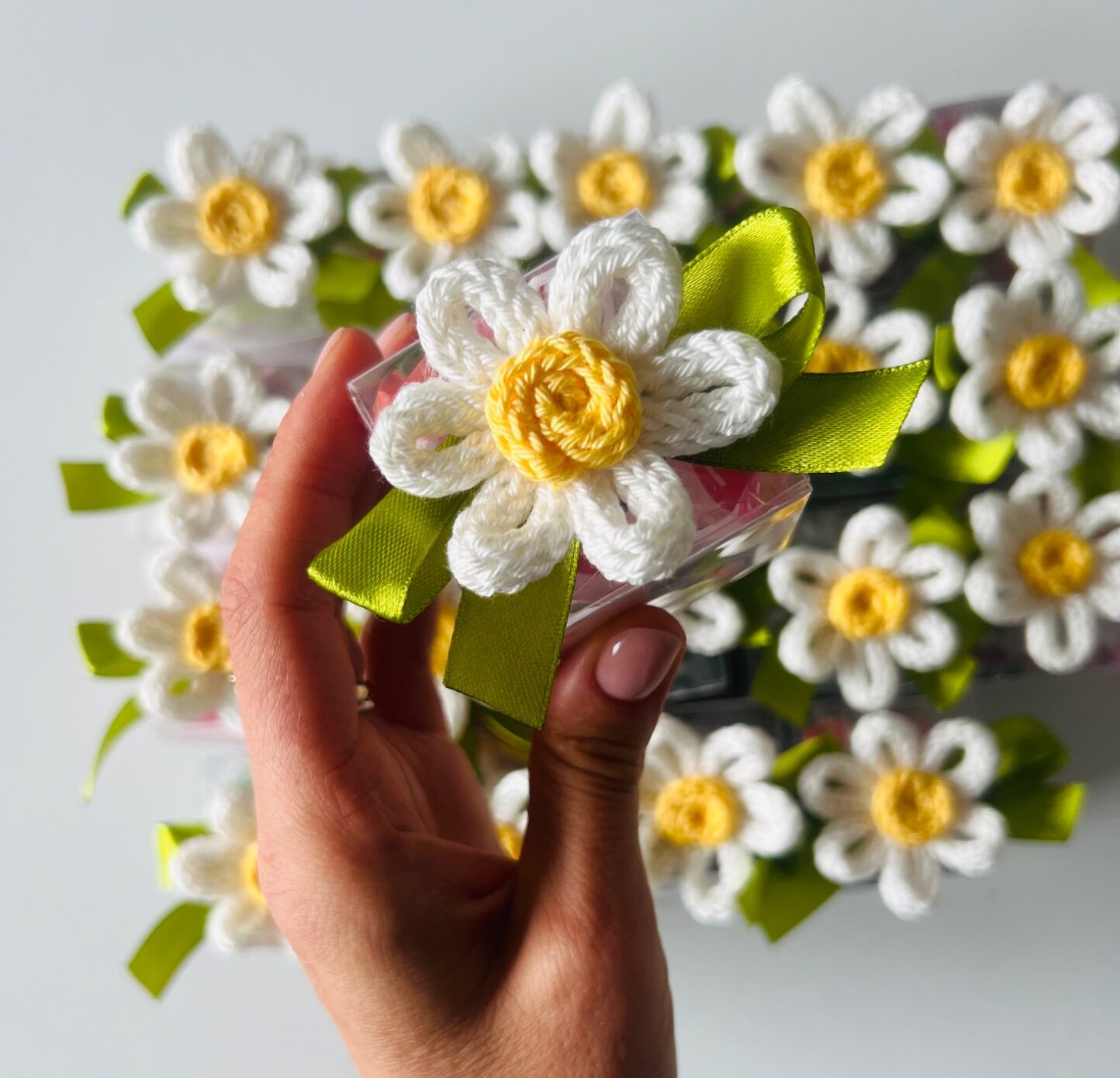 Scatolina con confetti e calamita margherita - immagine 4